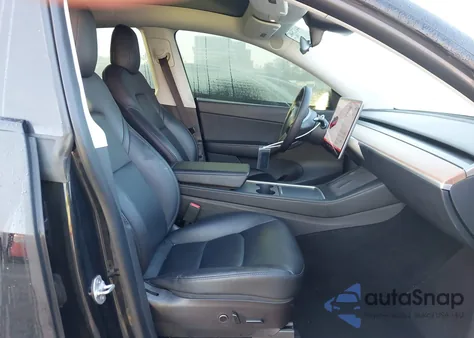 2021 Tesla Model Y Standard Range Rear-Wheel Drive z USA, uszkodzony, nr VIN 5YJYGDED4MF123194